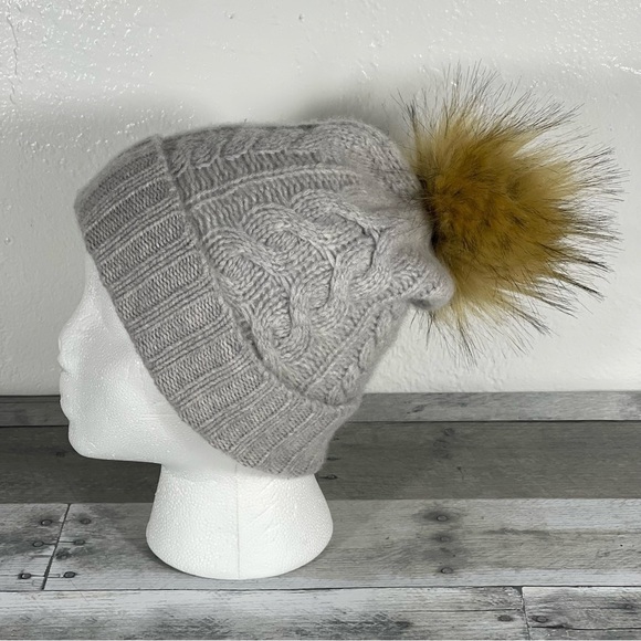 HALOGEN CASHMERE CABLE KNIT CUFFED BEANIE WITH FAUX FUR POMPOM HEATHER GRAY main image 4